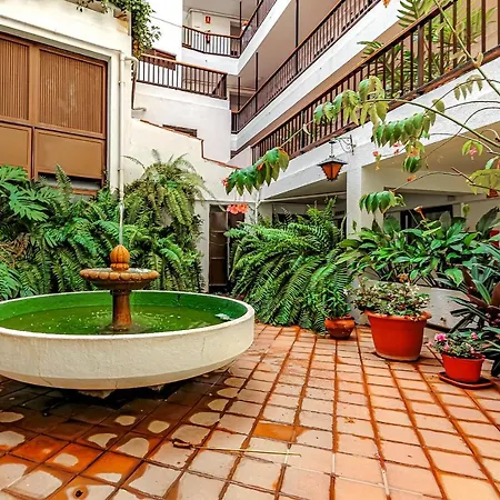 Apartment Home2book Center *