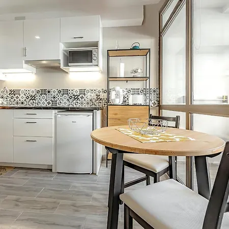 Apartment Home2book Center *